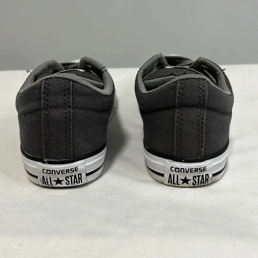 Converse || Junior Chuck Taylor All Star Classic Sneakers in Gray size 3.